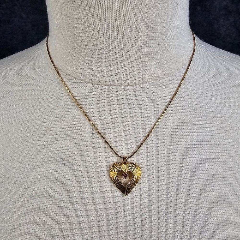 Gold Tone Textured Heart Pendant Necklace 18in Purple Rhinestone Vintage Style